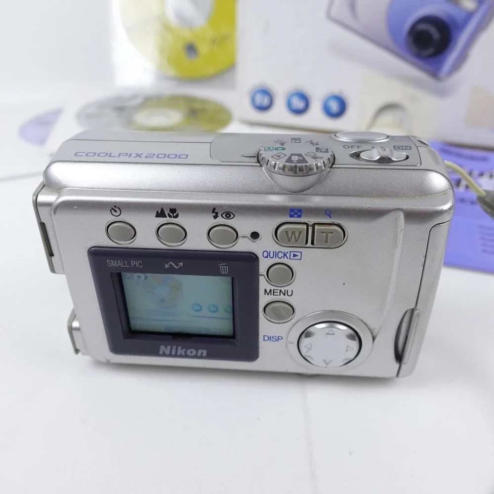 Nikon CoolPix E2000 2.0 Megapixel Digital Camera w/Memory Card Tested CIB